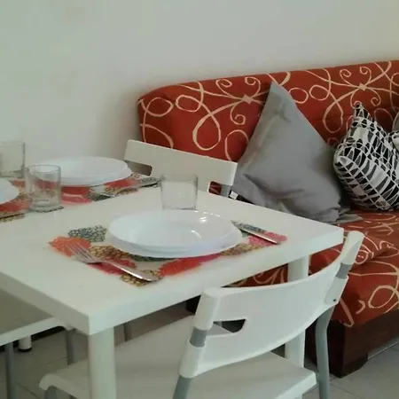 104590 - In Apartment *